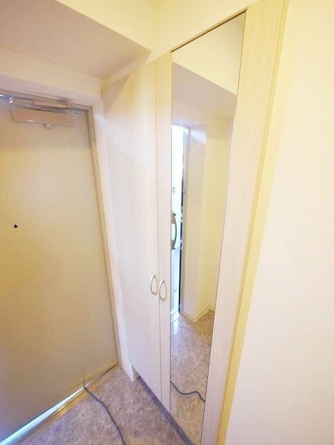 玄関　★下駄箱に鏡付いてます★