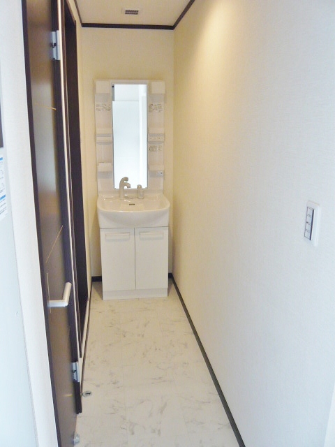 洗面設備　脱衣スペースもあります