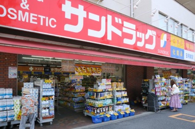 ドラックストア　サンドラッグ小滝橋店（ドラッグストア）まで80m