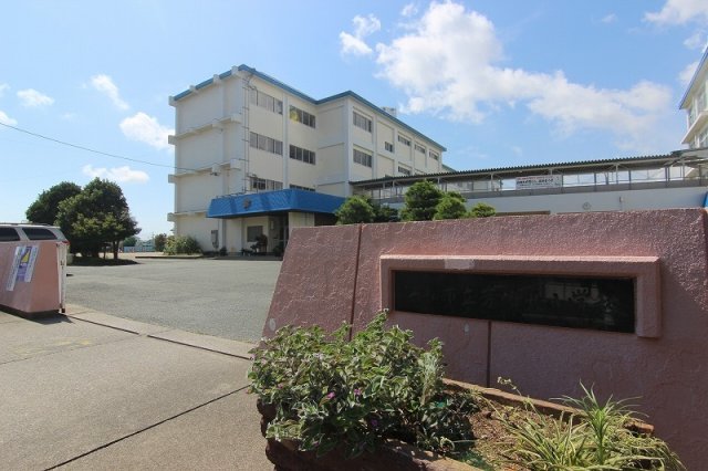 小学校　浜松市立芳川北小学校（小学校）まで400m