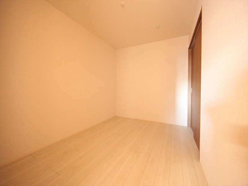 その他　洋室5.8帖　クローゼット付（収納充実してます）