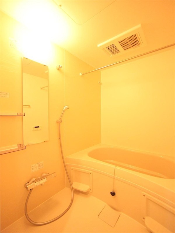 バス・シャワールーム　浴室暖房乾燥機付　追い焚き・オートバス機能付お風呂