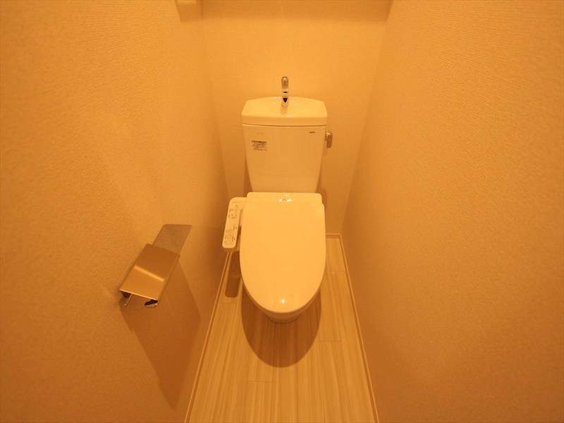 トイレ　温水洗浄暖房便座付トイレ