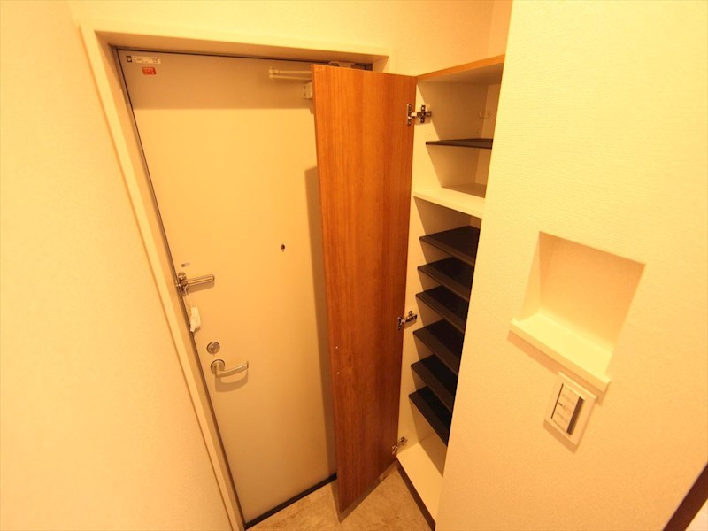 玄関　玄関　シューズボックス付