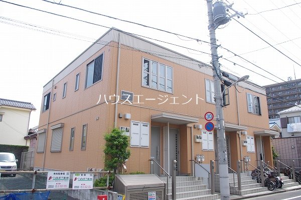 建物外観　２階建てのアパートです。