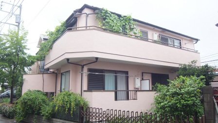 建物外観　緑が多くて落ち着きますね！