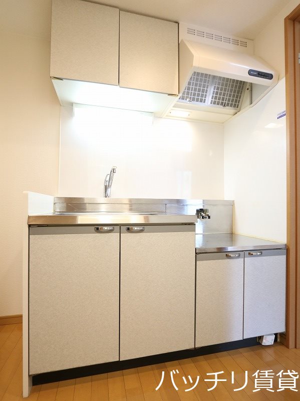 キッチン　同型タイプのイメージ画像。現況を優先いたします。