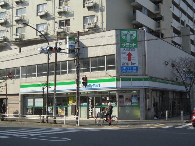 コンビニ　ファミリーマート（コンビニ）まで221m