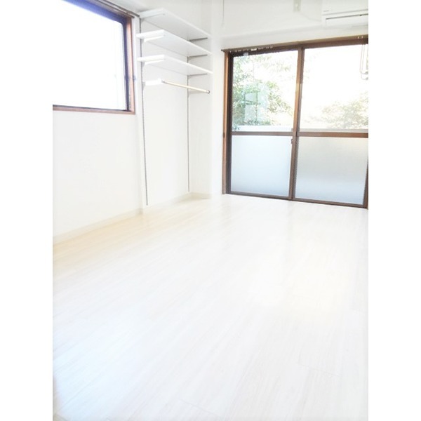 居室・リビング　きれいなお部屋です。