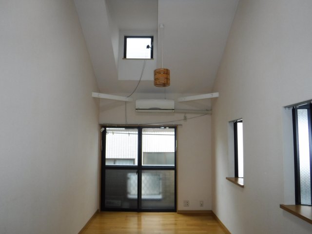 居室・リビング　同間取（反転）のお部屋の参考写真となります。