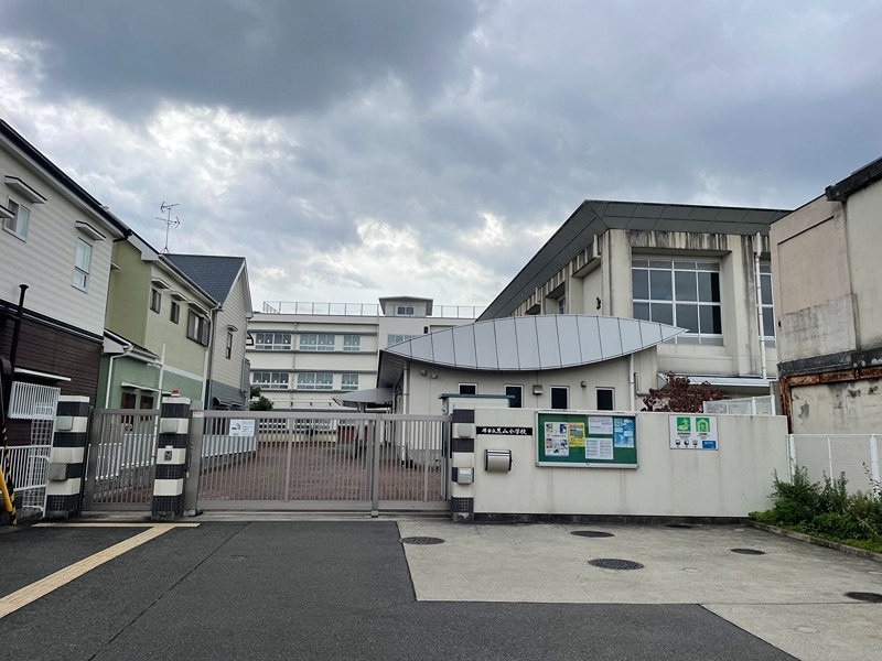 小学校　堺市立黒山小学校（小学校）まで474m