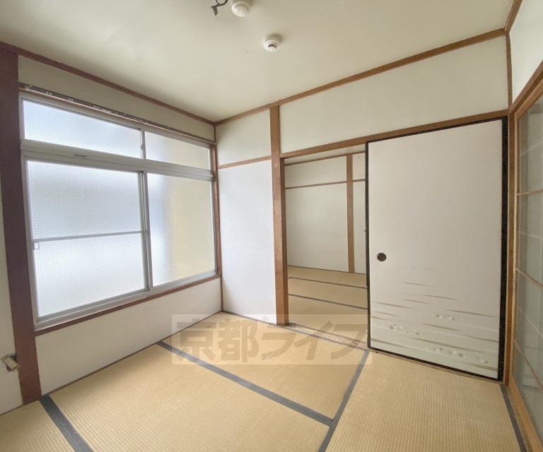 ＪＲ山陰本線 太秦駅 徒歩17分 2階建 築52年の居間写真