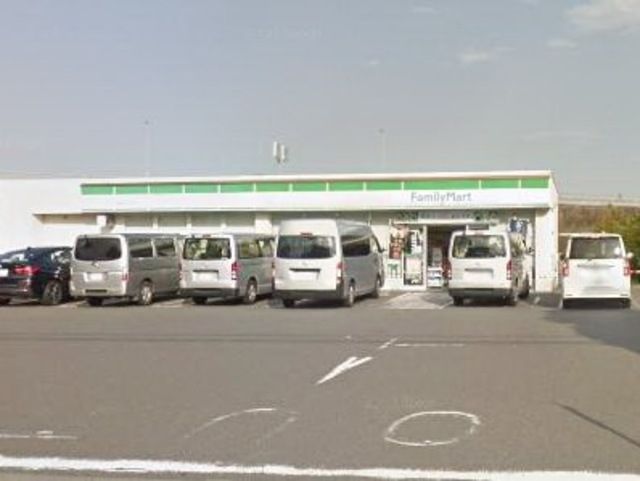 コンビニ　ファミリーマート早渕二丁目店（コンビニ）まで613m
