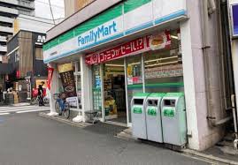 コンビニ　ファミリーマート 牛田関屋駅前店（コンビニ）まで617m