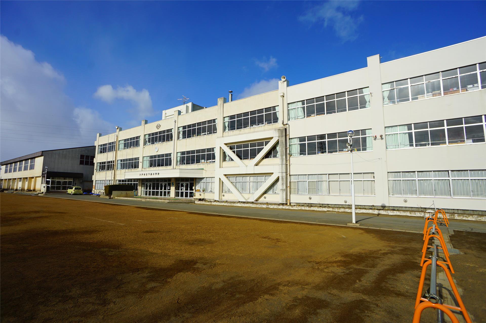 小学校　八戸市立下長小学校（小学校）まで1160m