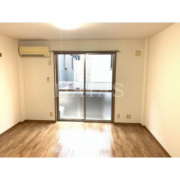 居室・リビング　同物件別部屋です