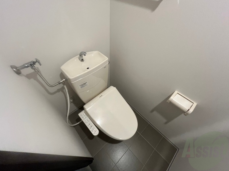 トイレ　こちらはトイレです。清潔感があり、安心して使用できます。