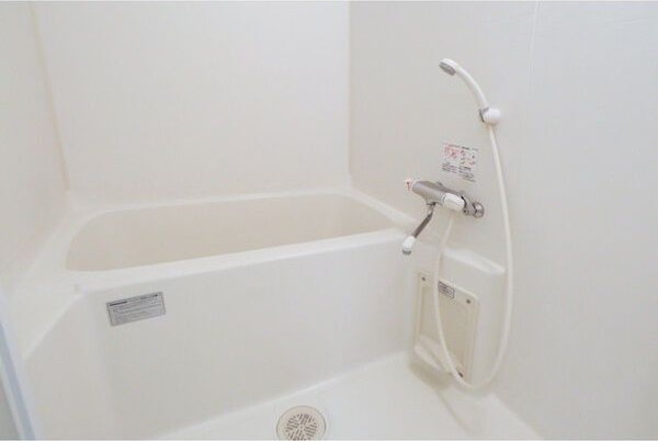 バス・シャワールーム　同物件別部屋写真