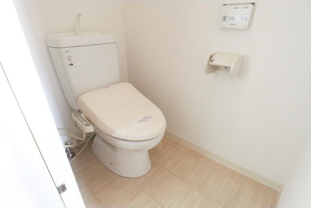 トイレ　同物件別部屋写真