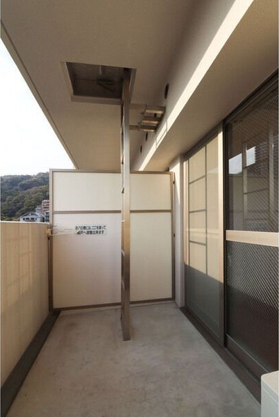 バルコニー　同物件別部屋写真