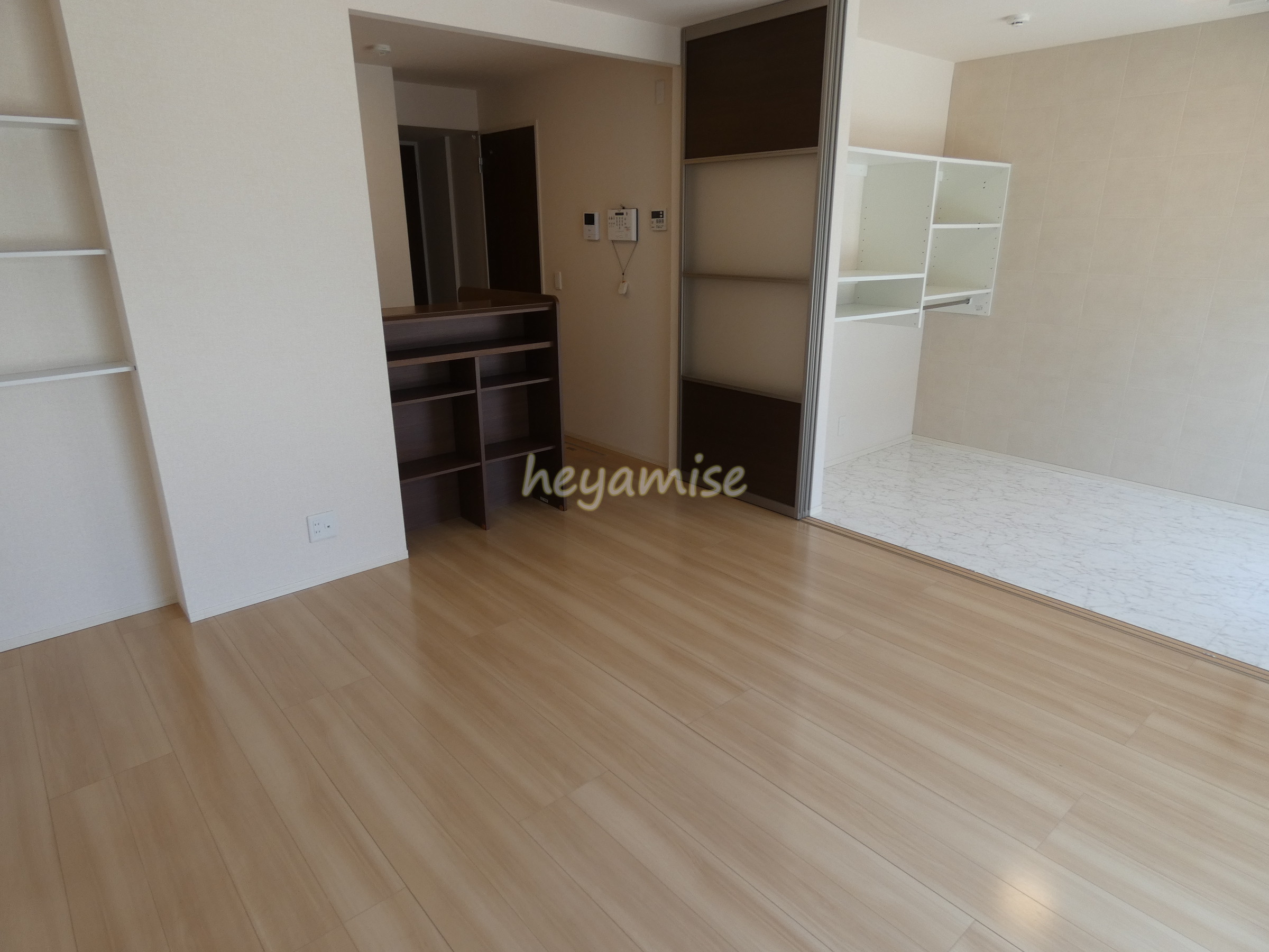 居室・リビング　※別部屋の写真になります。