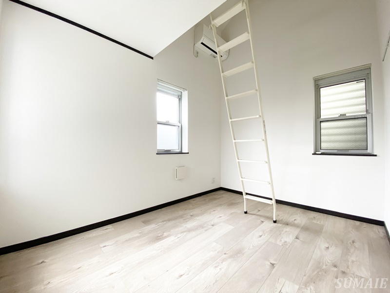 居室・リビング　3面採光のお部屋です☆