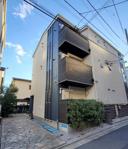 建物外観　明るくスタイリッシュな建物です！