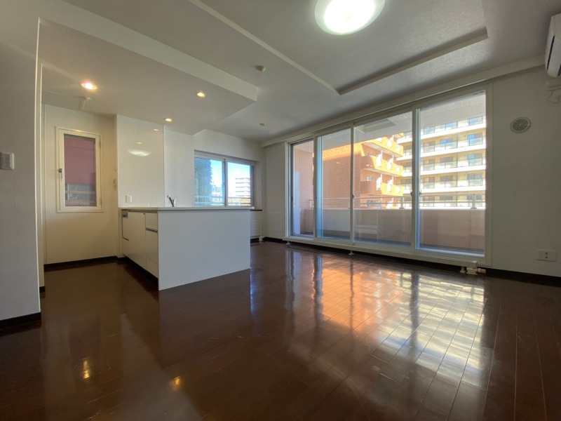 居室・リビング　広くてキレイなお部屋が広がっていて、充実した生活が送れそう。