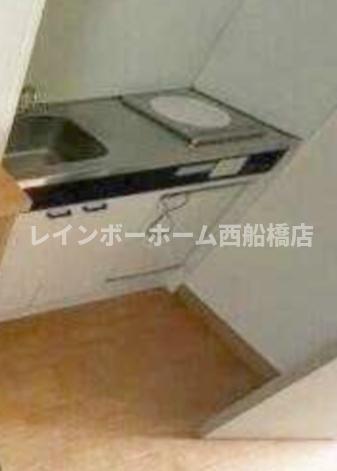 キッチン　同物件の別部屋の写真になります。