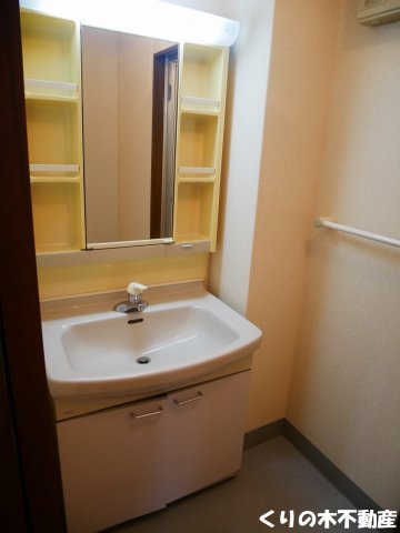 洗面設備　反転タイプのお部屋です（現況を優先します）