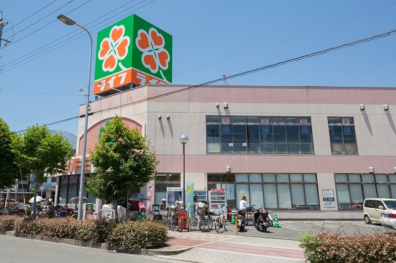 スーパー　ライフ 崇禅寺店（スーパー）まで595m