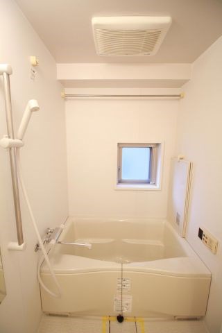 バス・シャワールーム　※別部屋・参考画像