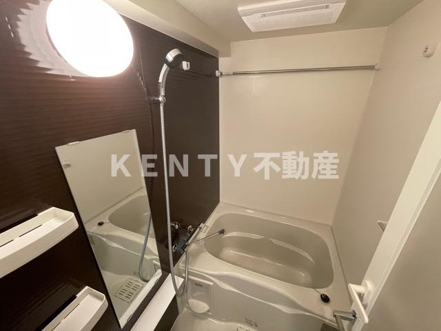 バス・シャワールーム　落ち着いた空間のお風呂です