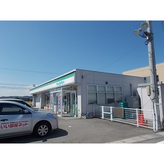 コンビニ　ファミリーマート富山羽根店（コンビニ）まで781m