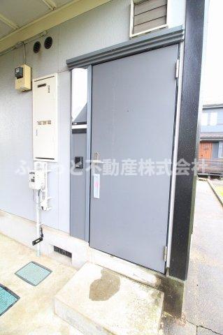 玄関　収納もある玄関です
