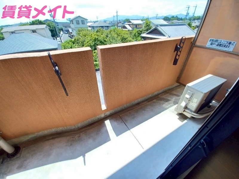 バルコニー　同物件別室画像