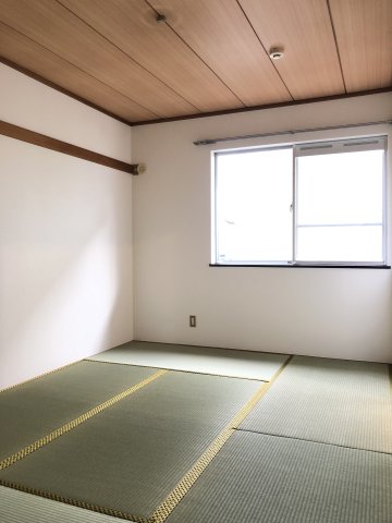 パステル六軒町B棟の居間写真