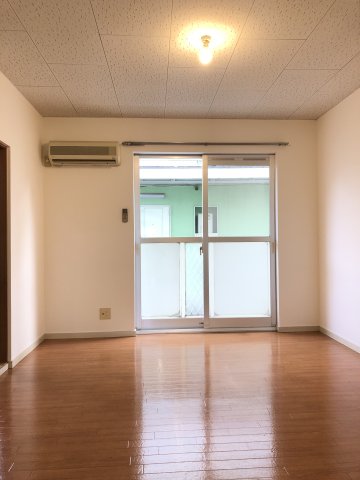 パステル六軒町B棟の居間写真