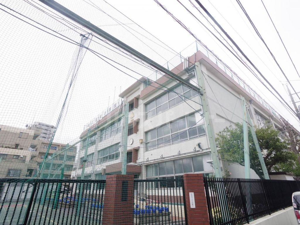 スーパー　荒川区立第三瑞光小学校（スーパー）まで290m