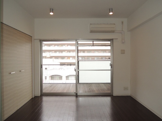 居室・リビング　写真は同マンション別のお部屋のものです