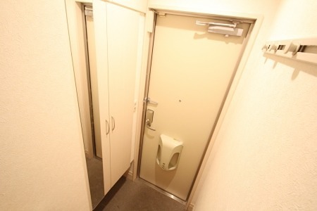玄関　姿見付きのシューズボックス☆