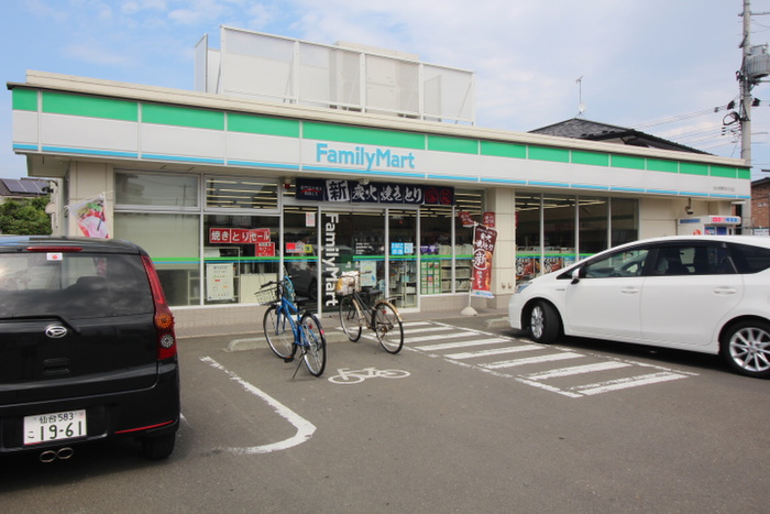 コンビニ　ファミリーマート萩野町４丁目店（コンビニ）まで475m