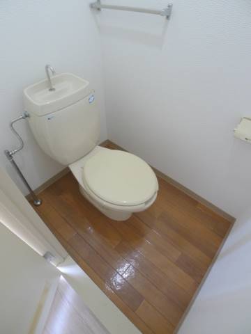 地下鉄名城線 西高蔵駅 徒歩7分 2階建 築37年のトイレ写真