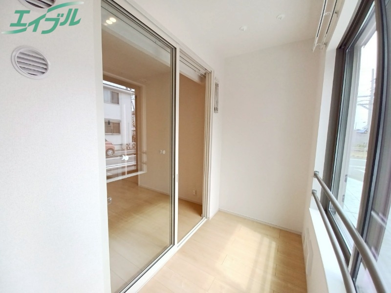 バルコニー　別部屋反転参考写真です