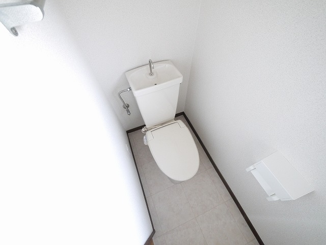 朝日町2丁目戸建のトイレ写真