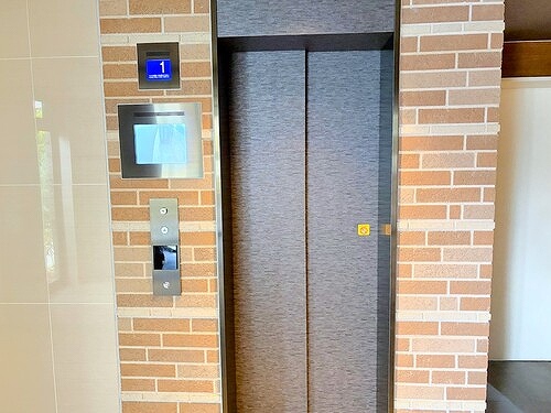 ロビー　エレベーター
