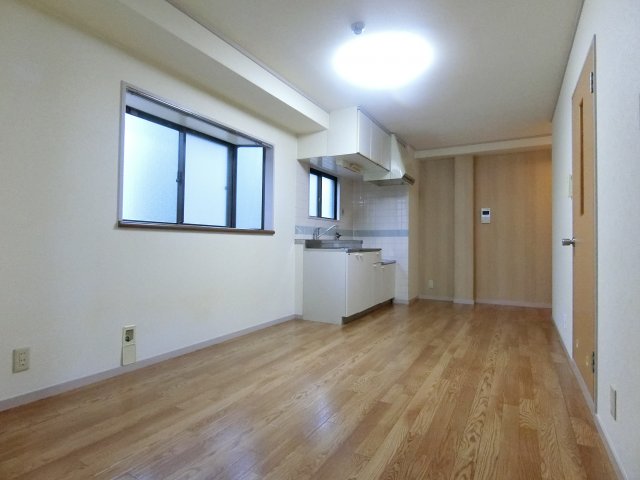 メゾン南桃園の居間写真
