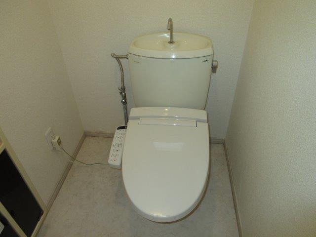 ＪＲ山陽本線 倉敷駅 徒歩14分 2階建 築37年のトイレ写真