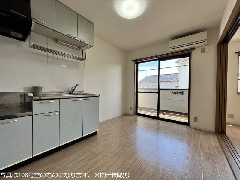 メゾンK& IVの居間写真
