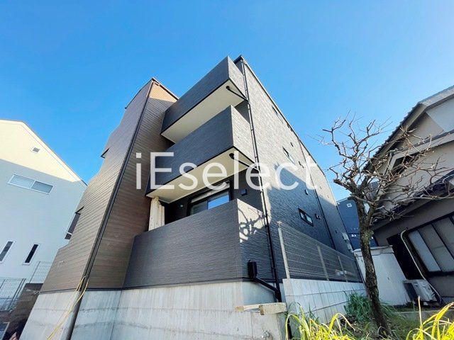 建物外観　2024年12月築　インターネット無料　オートロック付